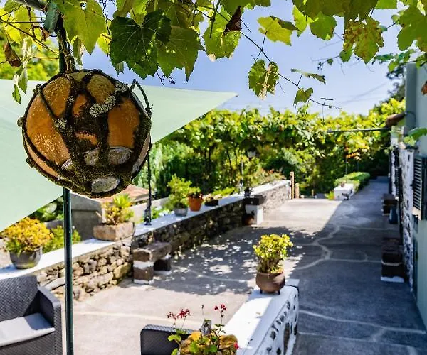 O Refúgio Nyaraló Vila Franca do Campo